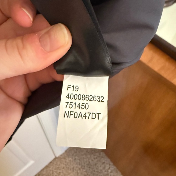 NWOT The North Face Men's Black Puffer Vest Size Large Never Worn - Picture 5 of 5